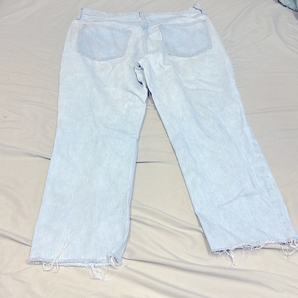 Cute old navy light wash jeans - Picture 2 of 4